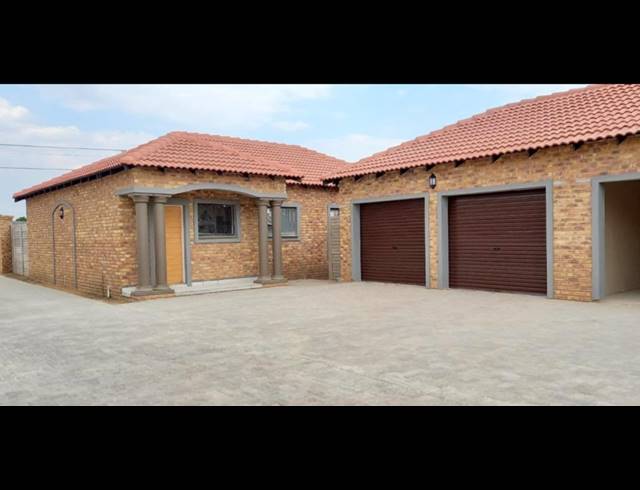 3 BEDROOM TOWNHOUSE FOR SALE IN RIVERSDALE